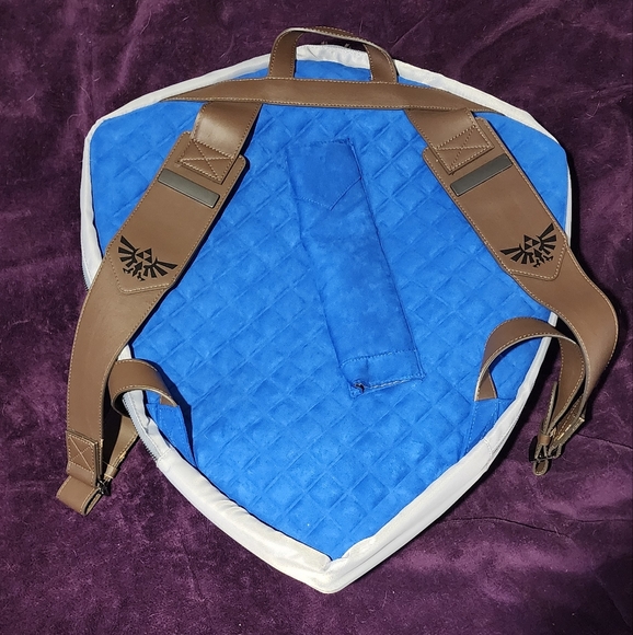 Legend of Zelda Hylian Shield Laptop Case - Picture 2 of 6